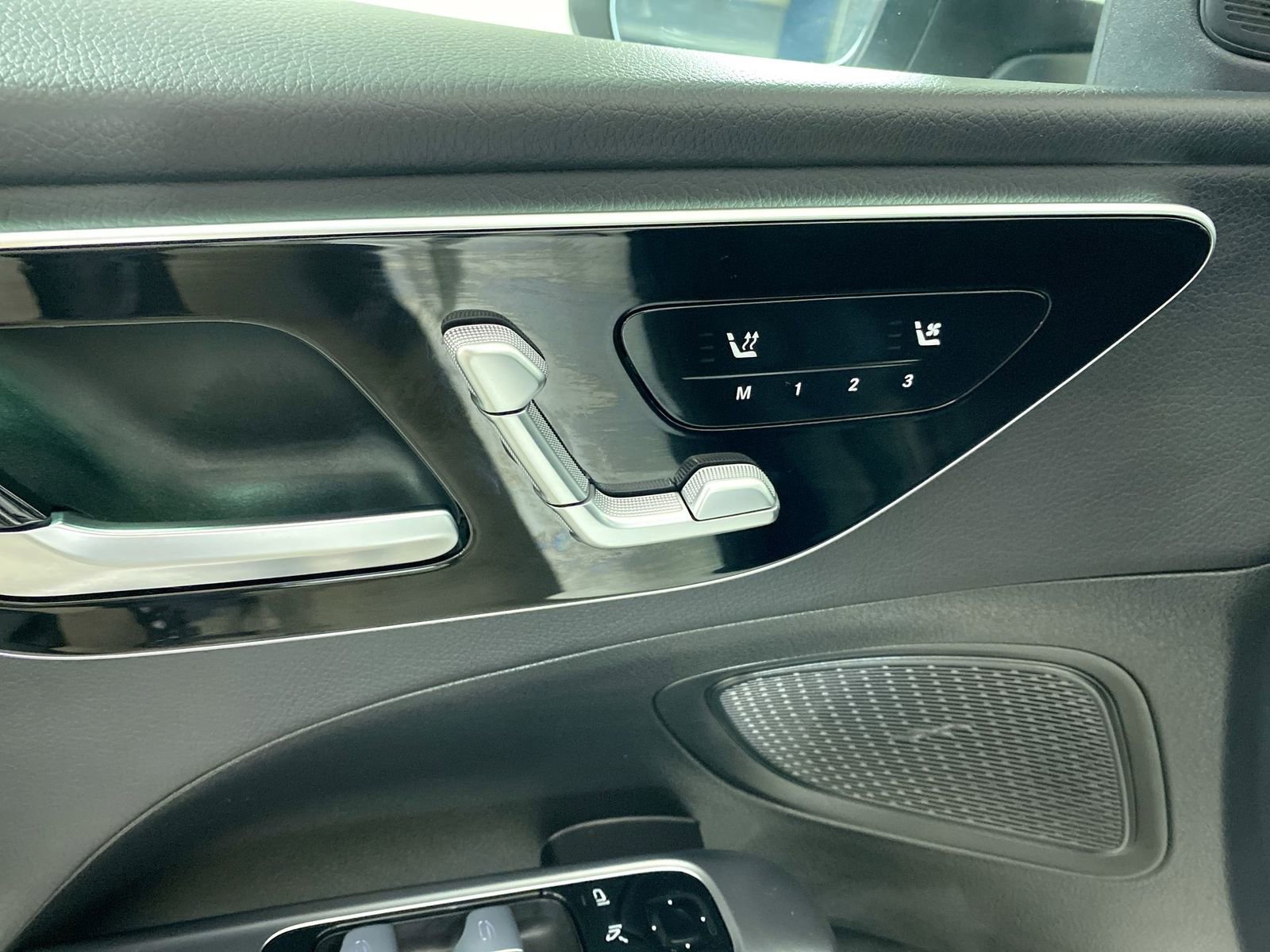 Used 2025 Mercedes-Benz C 300 Sedan image 19