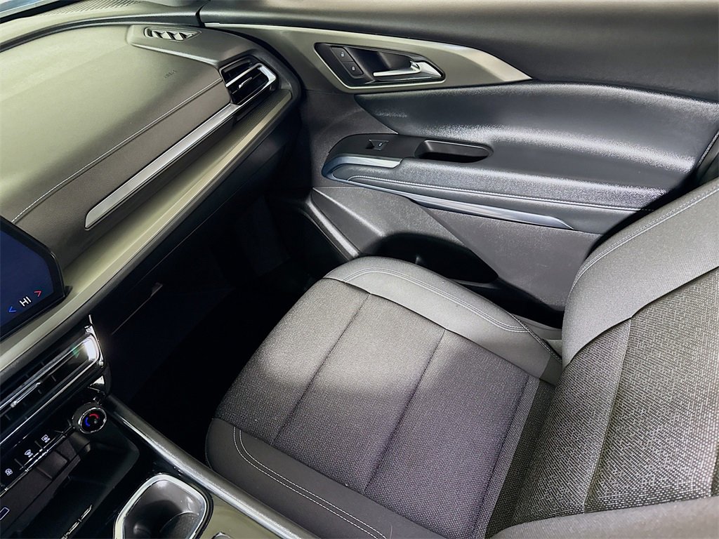 Used 2025 Chevrolet Traverse LT image 21