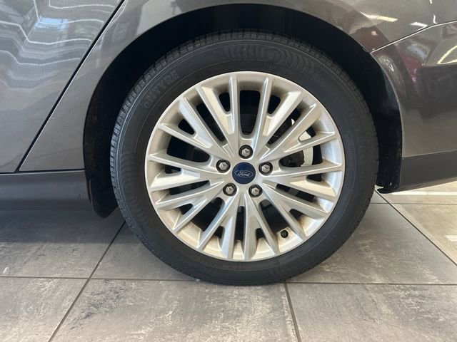Used 2016 Ford Focus Titanium FWD image 5