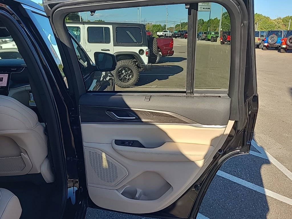 New 2025 Jeep Grand Cherokee Limited w/ Luxury Tech Group II image 20