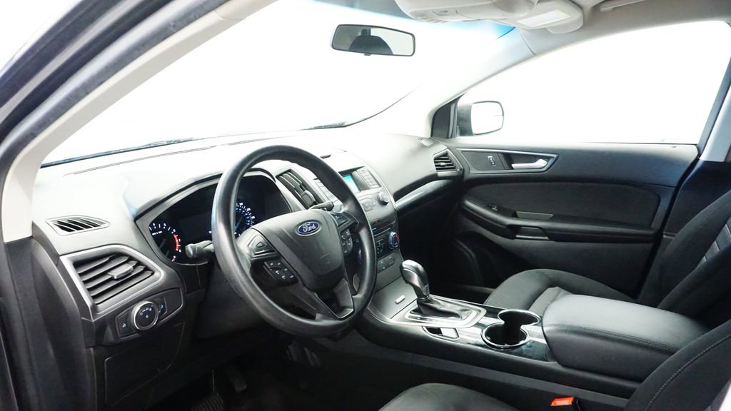 Used 2018 Ford Edge SE image 25