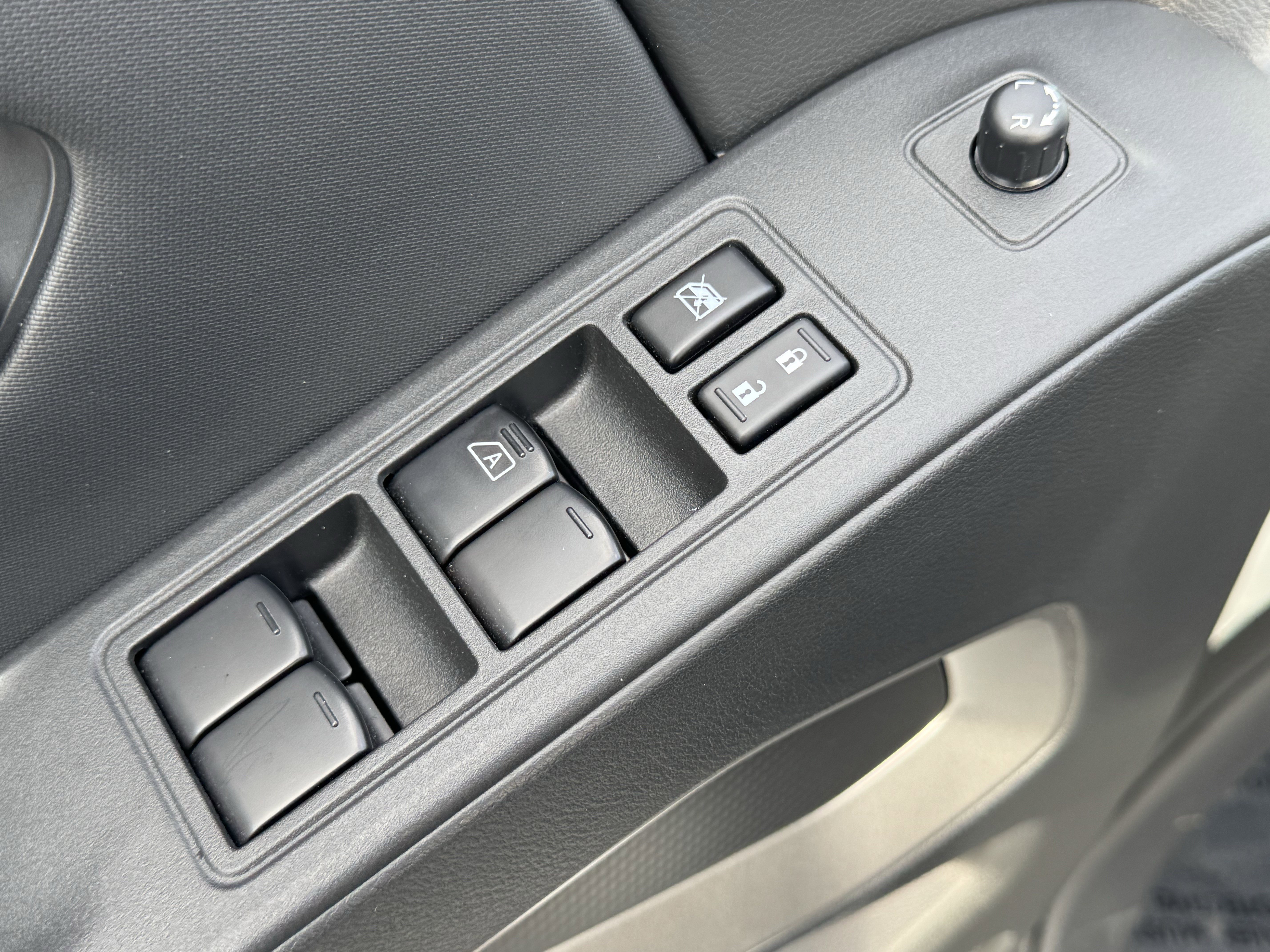 Used 2024 Nissan Frontier SL w/ Technology Package image 24