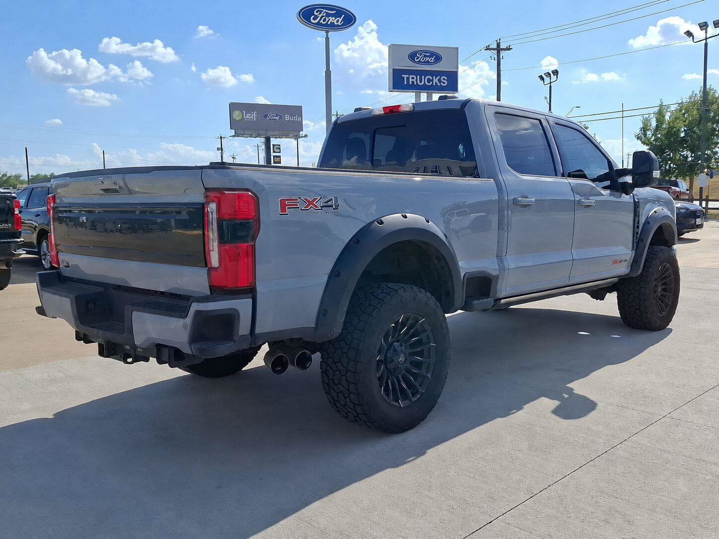 Used 2025 Ford F350 Platinum w/ FX4 Off-Road Package AWD/4WD image 28