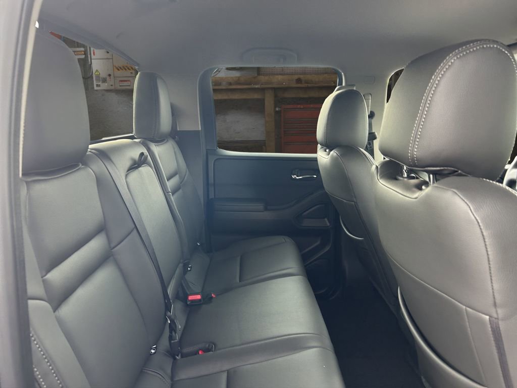 Used 2025 Nissan Frontier SV w/ SV Convenience Package RWD image 18