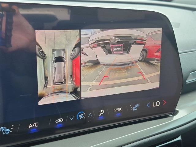 New 2027 Chevrolet Traverse LT w/ Sun and Wheel Package FWD image 13