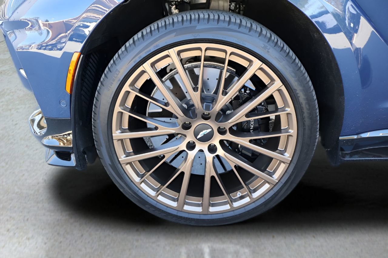 Used 2025 Aston Martin DBX 707 image 9