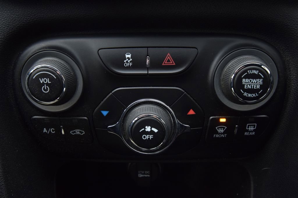 Used 2015 Dodge Dart SXT image 24