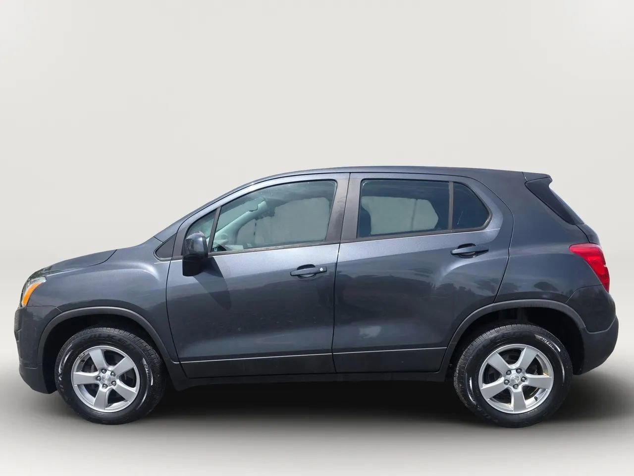 Used 2016 Chevrolet Trax LS AWD/4WD image 3