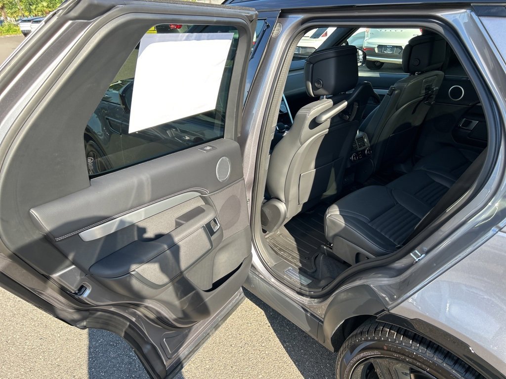 New 2025 Land Rover Discovery Dynamic SE image 15