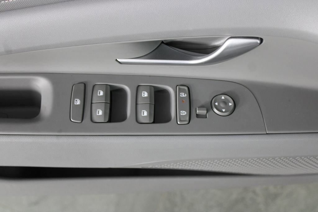 Used 2026 Hyundai Elantra Sport image 23