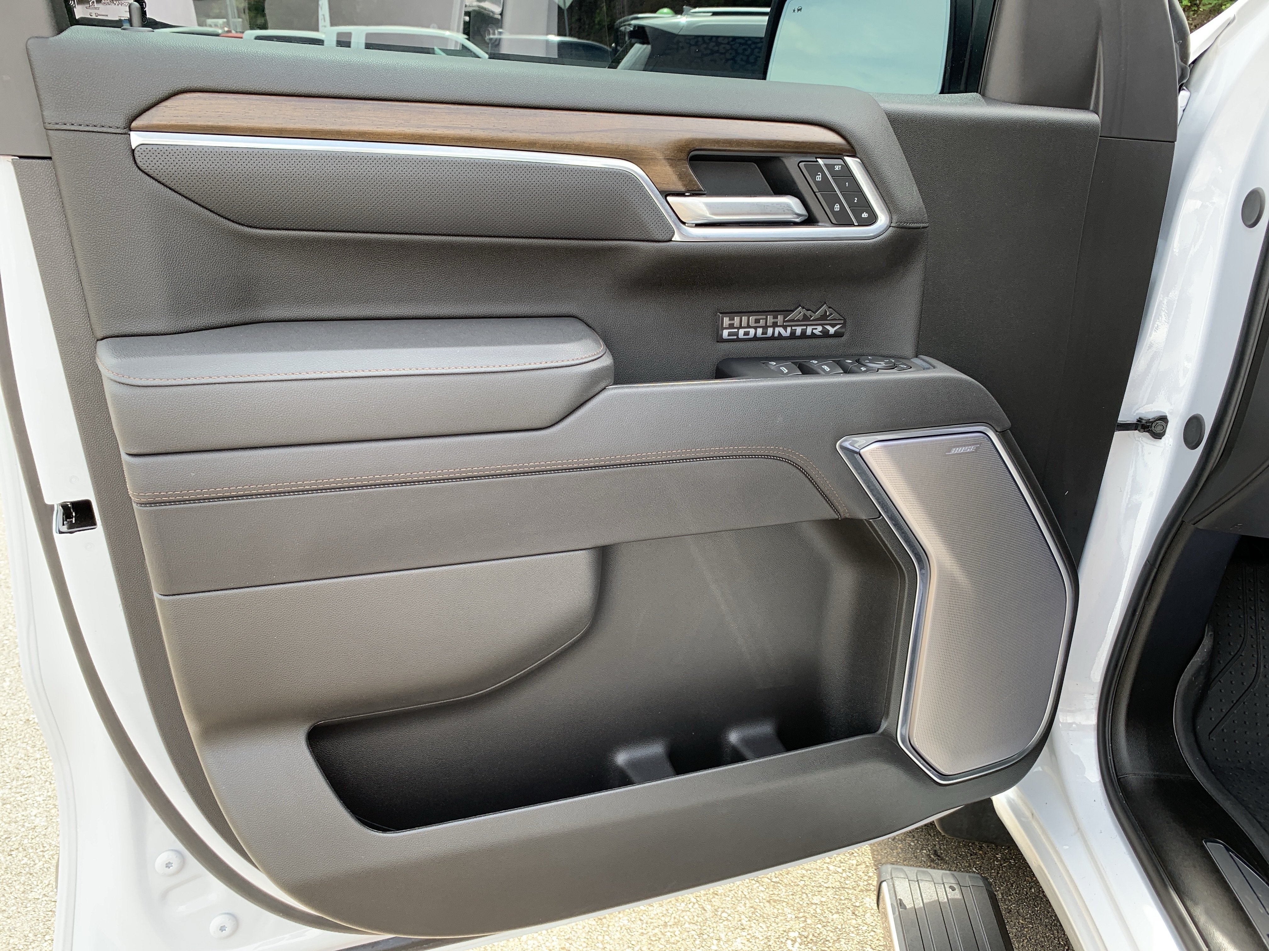 Used 2025 Chevrolet Silverado 1500 High Country AWD/4WD image 22