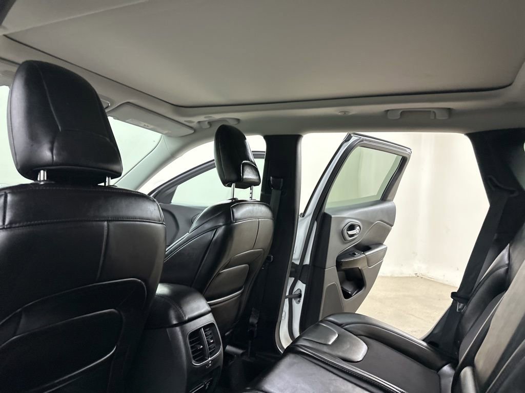 Used 2019 Jeep Cherokee Latitude Plus image 27