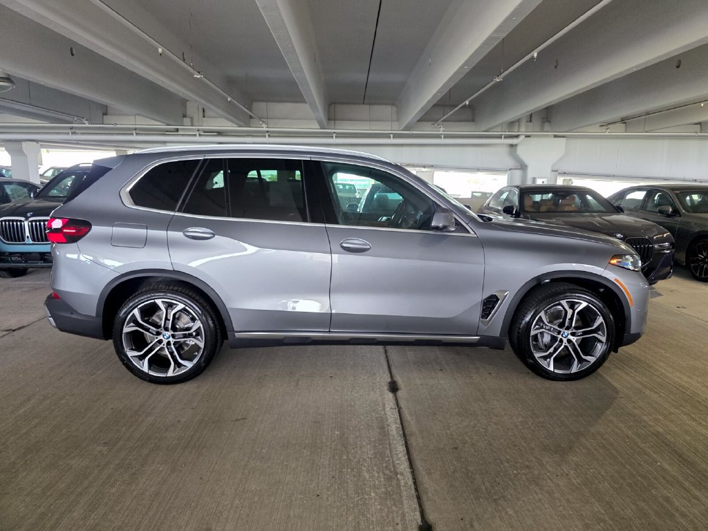 New 2026 BMW X5 xDrive40i w/ Climate Comfort Package AWD/4WD image 3