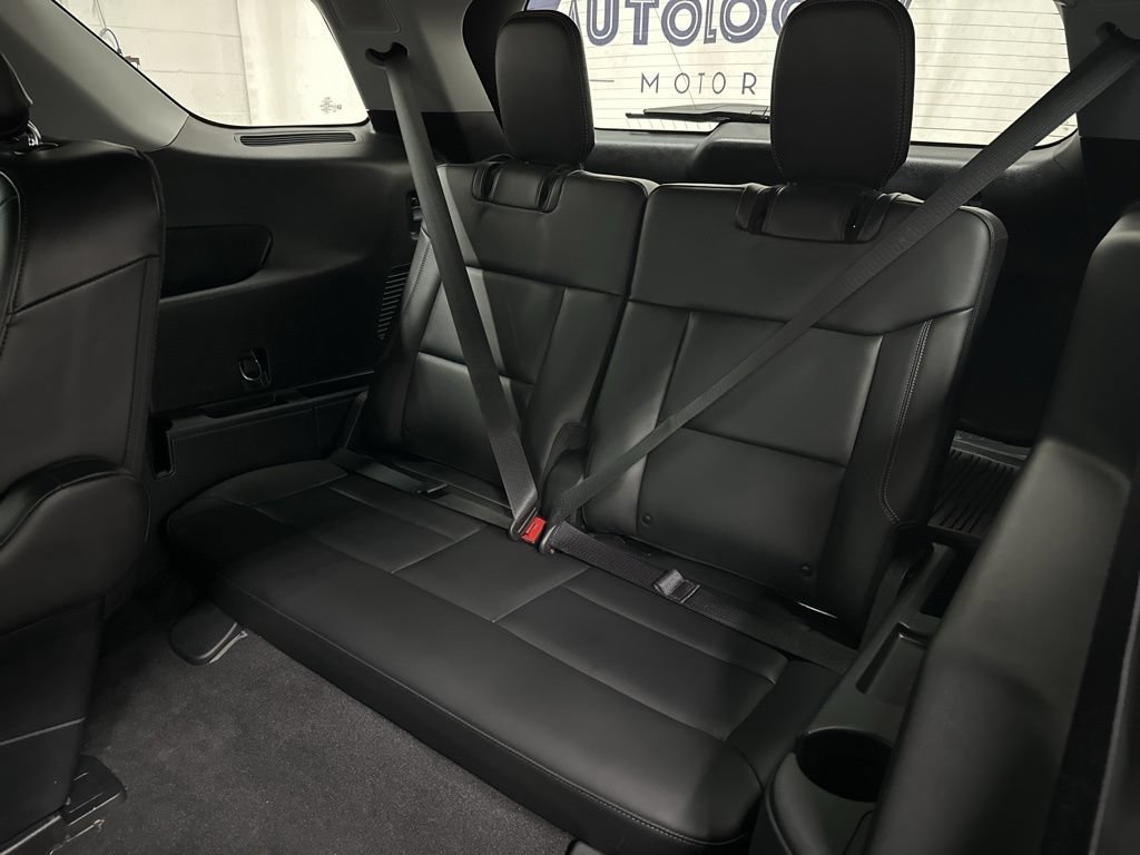 Used 2024 Ford Explorer XLT w/ Equipment Group 202A AWD/4WD image 24