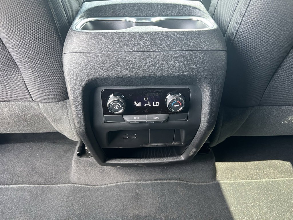 New 2025 Chevrolet Traverse LT image 30