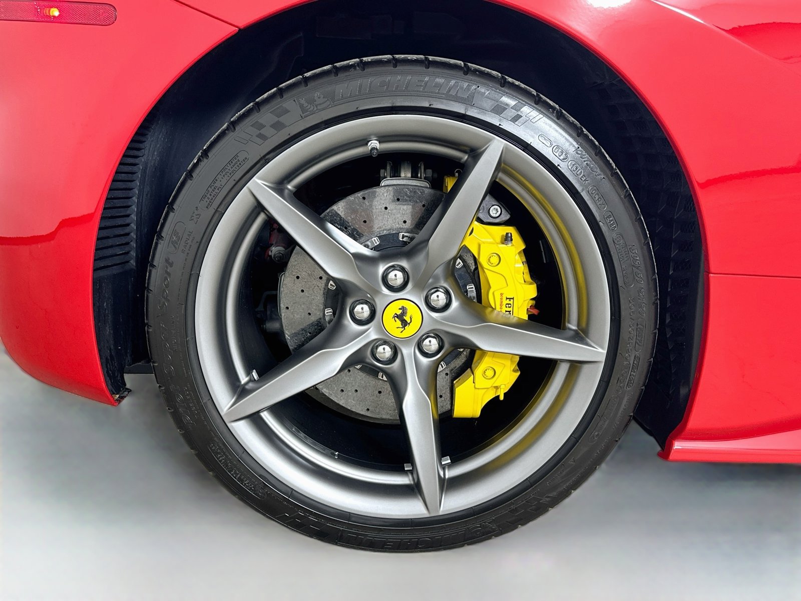 Used 2018 Ferrari 488 Spider RWD image 46