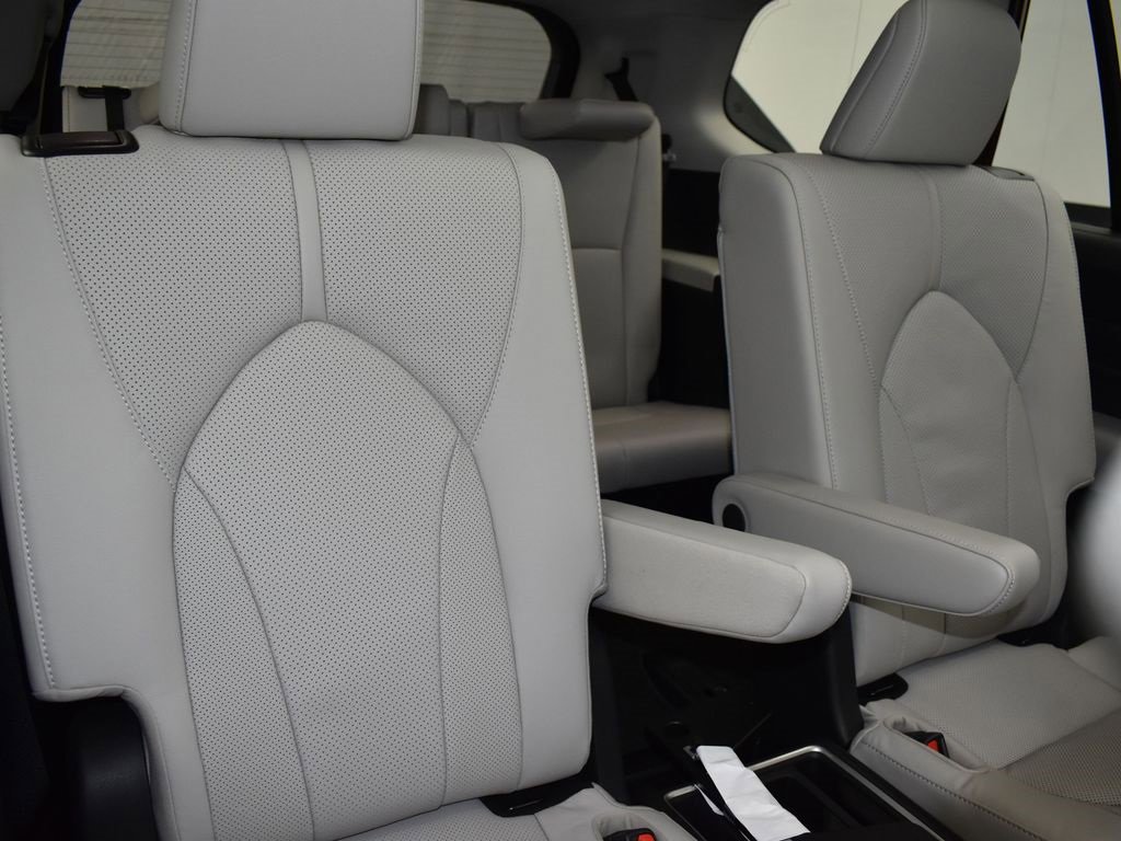 Used 2025 Toyota Grand Highlander FWD image 30