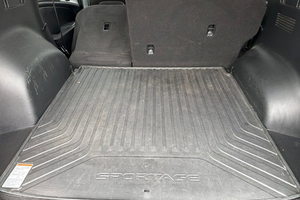 Used 2023 Kia Sportage LX image 12