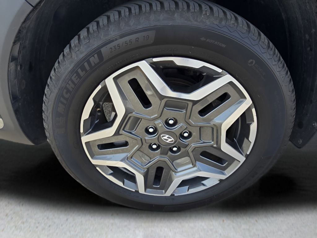 Used 2023 Hyundai Santa Fe SEL Premium image 9