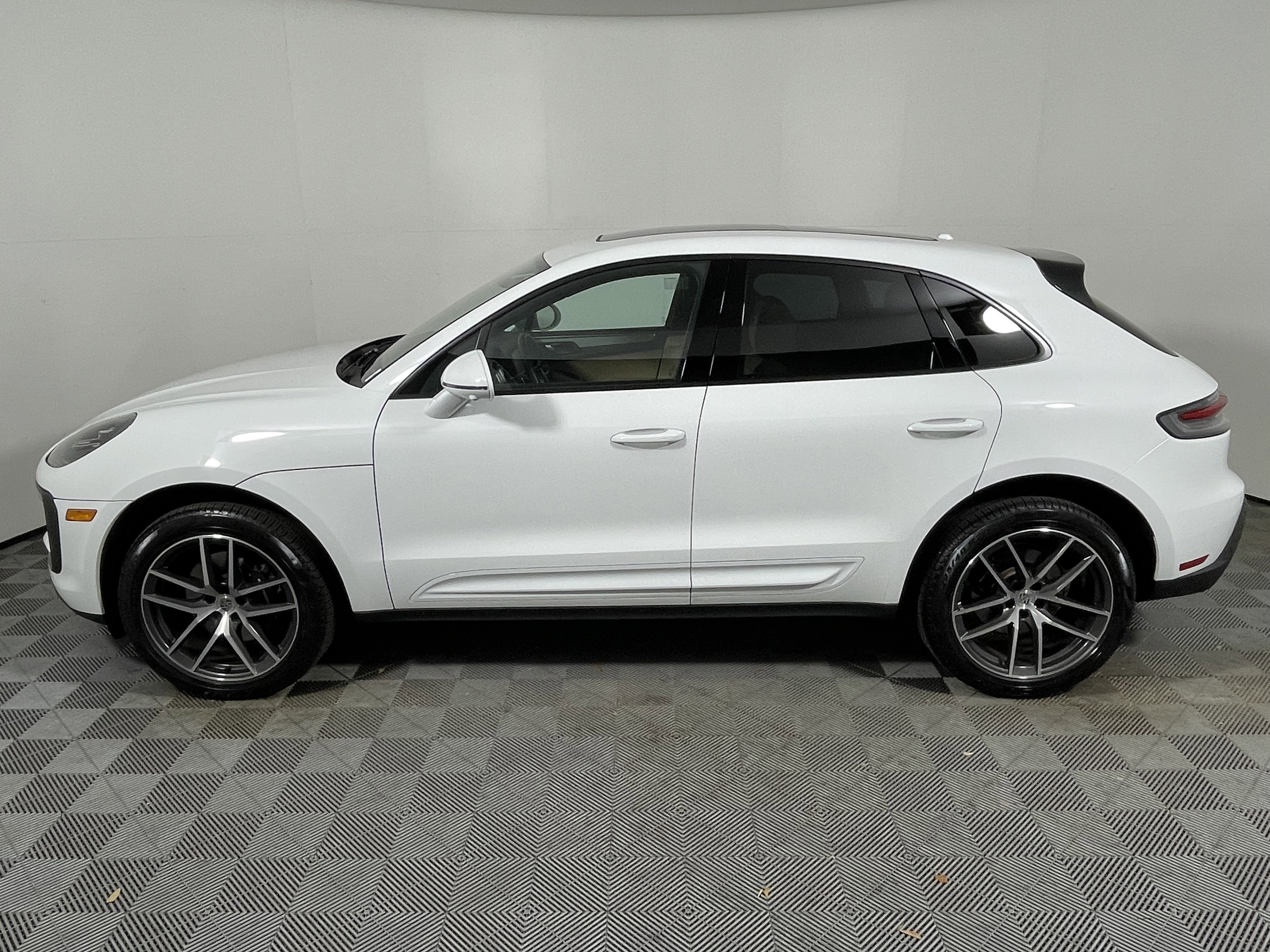 Certified 2026 Porsche Macan image 2