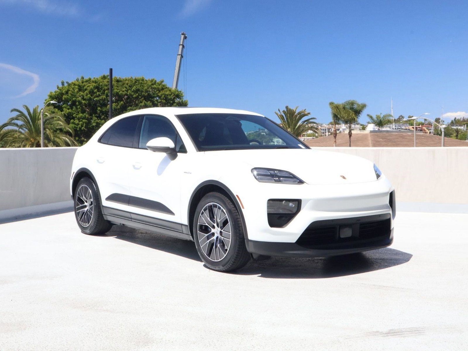Certified 2025 Porsche Macan Electric RWD image 7