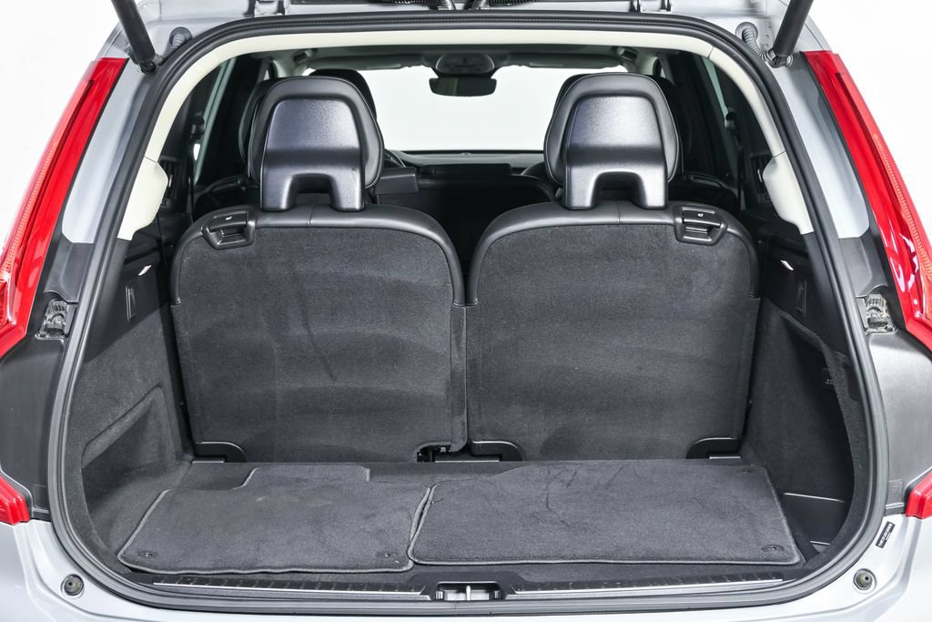 Certified 2025 Volvo XC90 B5 Core AWD/4WD image 32