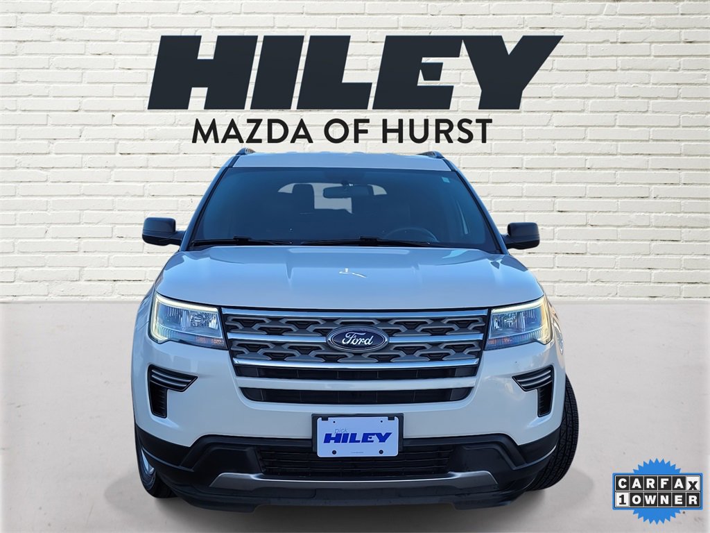 Used 2018 Ford Explorer XLT image 2