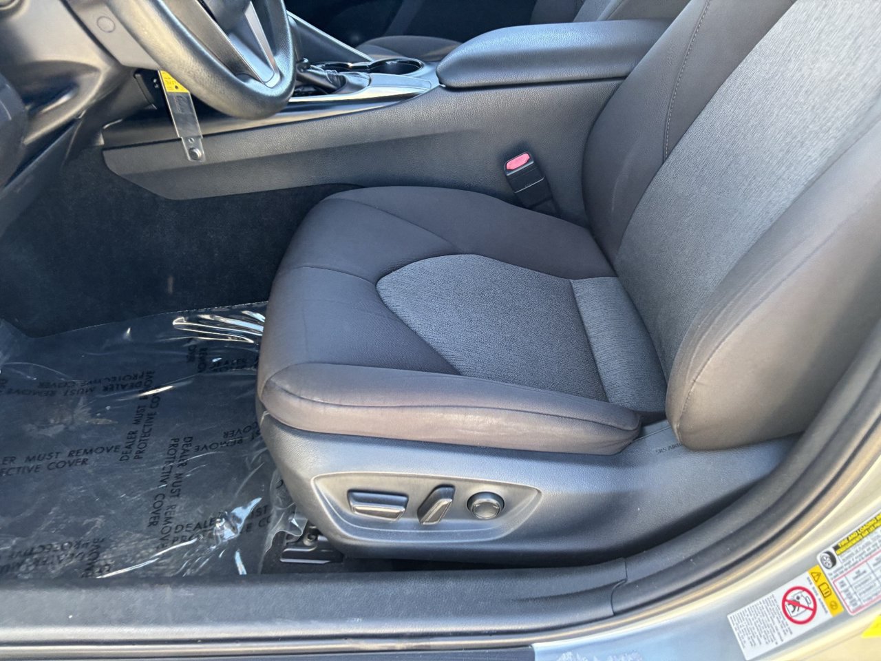 Used 2018 Toyota Camry LE FWD image 18