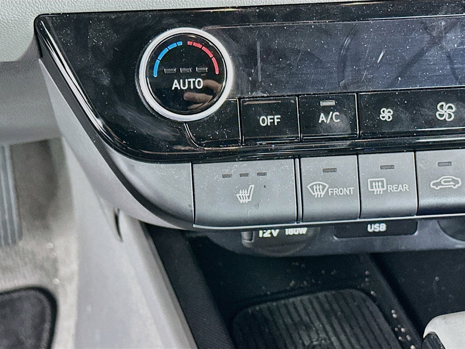 Used 2025 Hyundai Elantra SEL FWD image 21