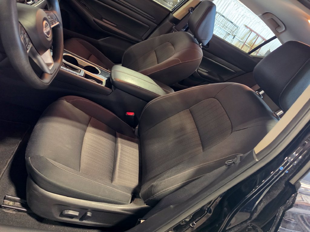 Used 2024 Nissan Altima 2.5 SV FWD image 6