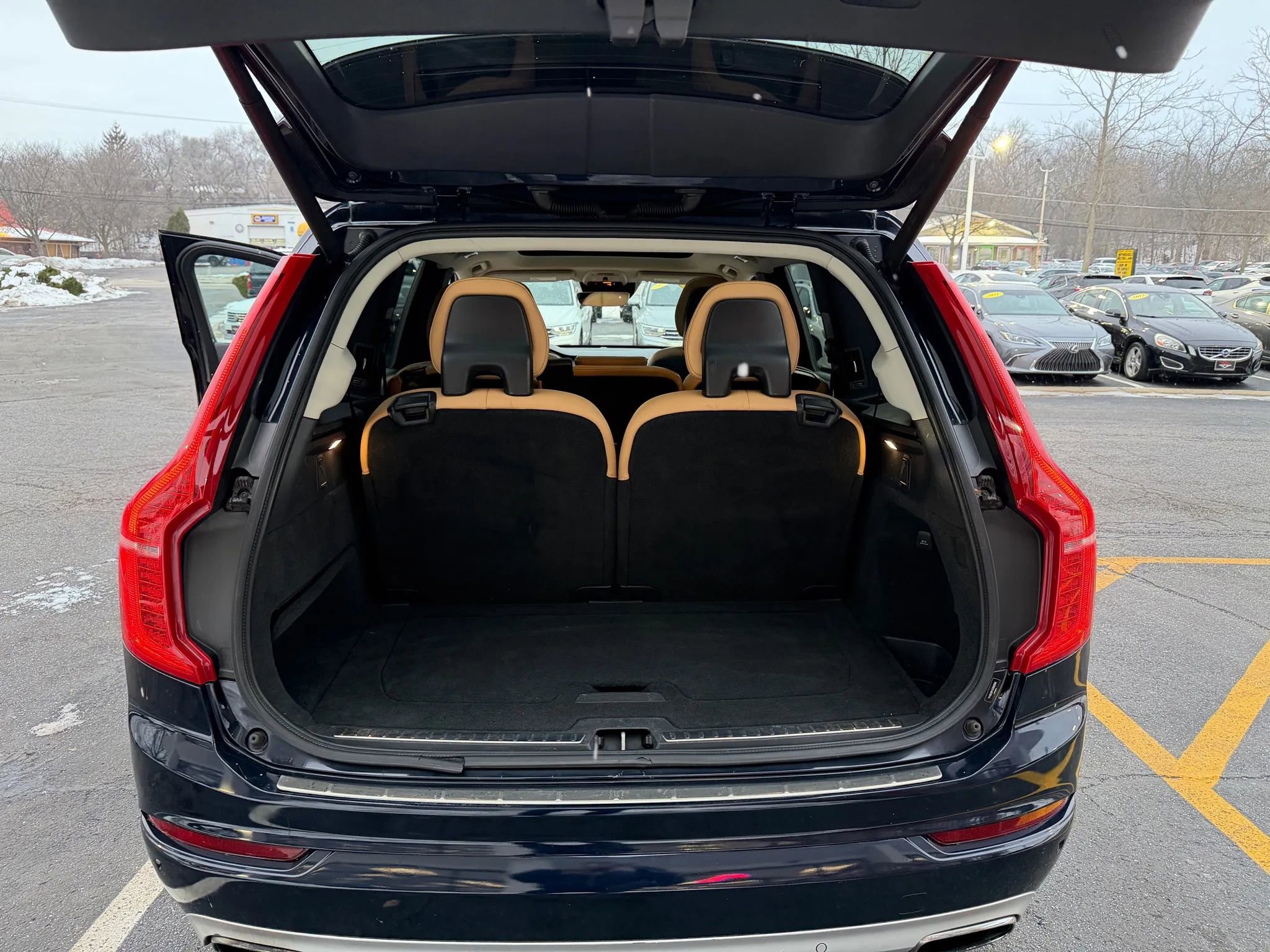 Used 2016 Volvo XC90 T8 Momentum w/ Vision Package image 20