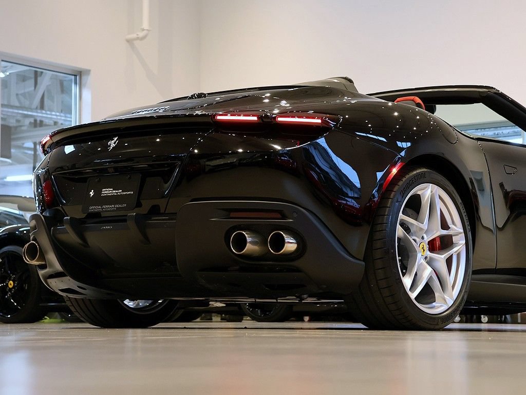 Certified 2025 Ferrari Roma Spider RWD image 71