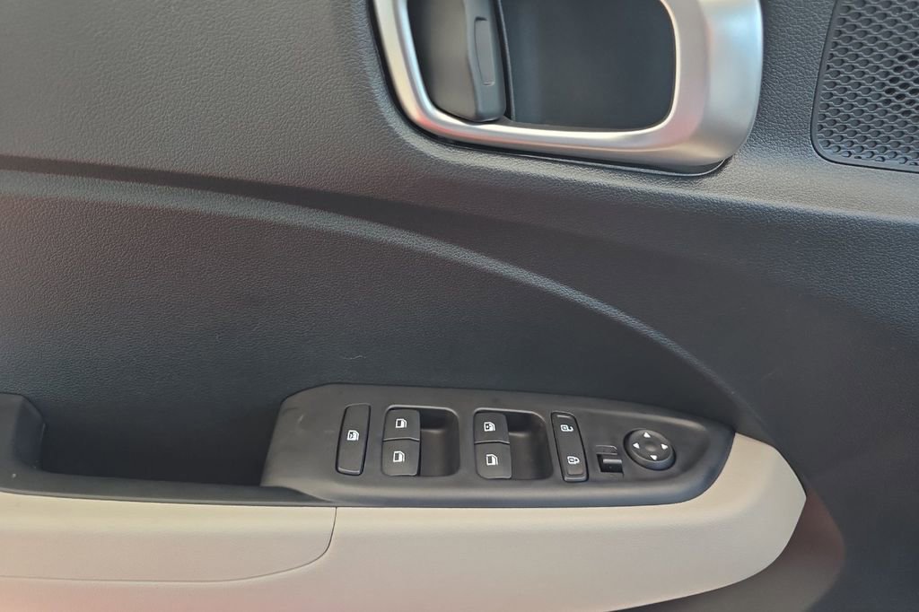 New 2025 Hyundai Venue SEL image 9