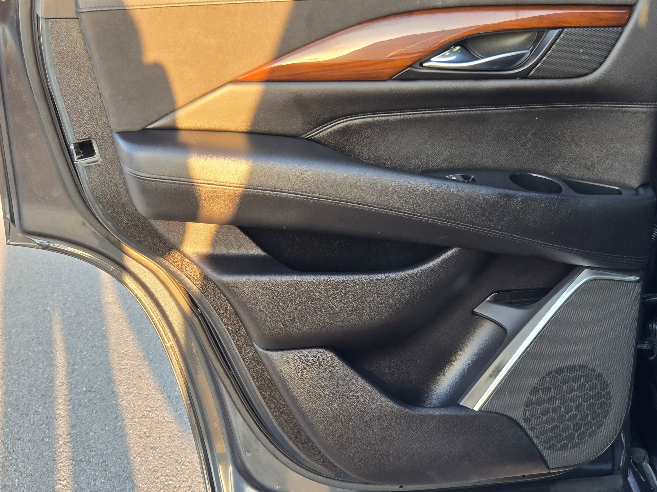 Used 2019 Cadillac Escalade Luxury image 35