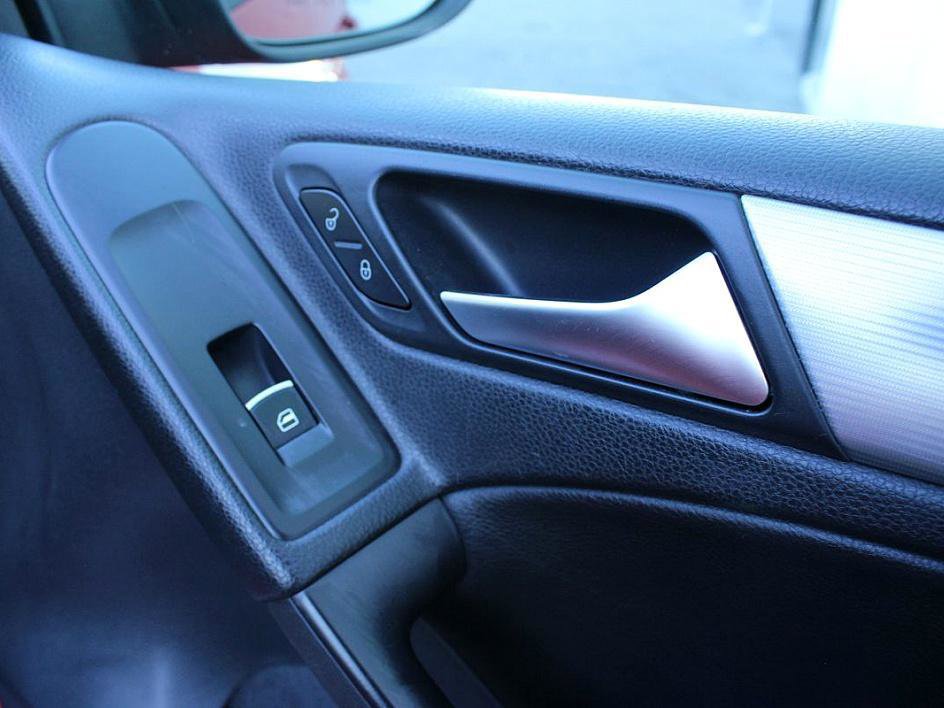 Used 2013 Volkswagen Golf R 4-Door image 24