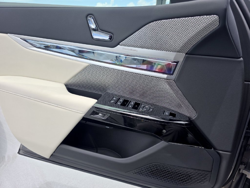 New 2026 BMW 750e xDrive w/ Executive Package AWD/4WD image 16