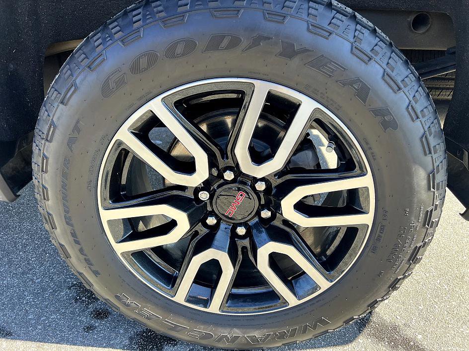 Used 2022 GMC Sierra 1500 AT4 w/ AT4 Premium Package image 10