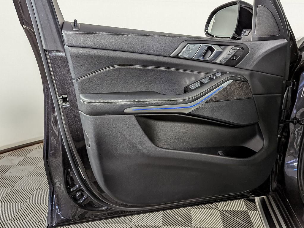 Used 2022 BMW X7 xDrive40i w/ Executive Package image 14