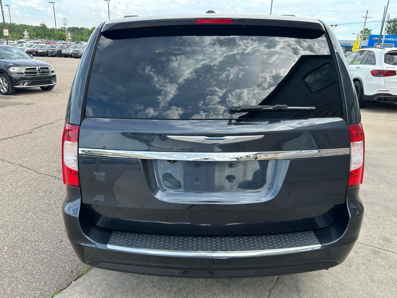 Used 2014 Chrysler Town & Country Touring-L FWD image 6