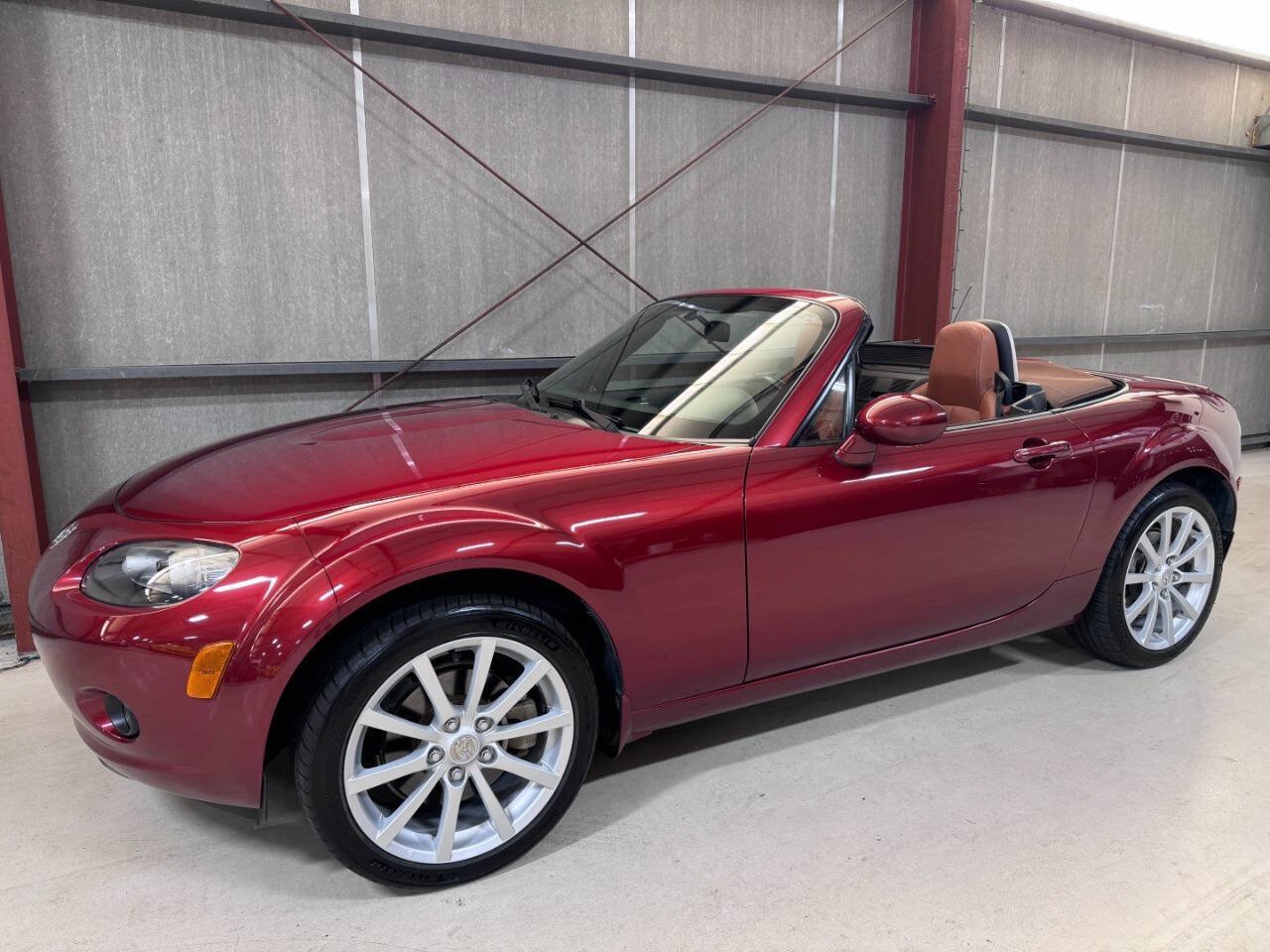Used 2007 MAZDA MX-5 Miata Grand Touring w/ Premium Pkg RWD image 4