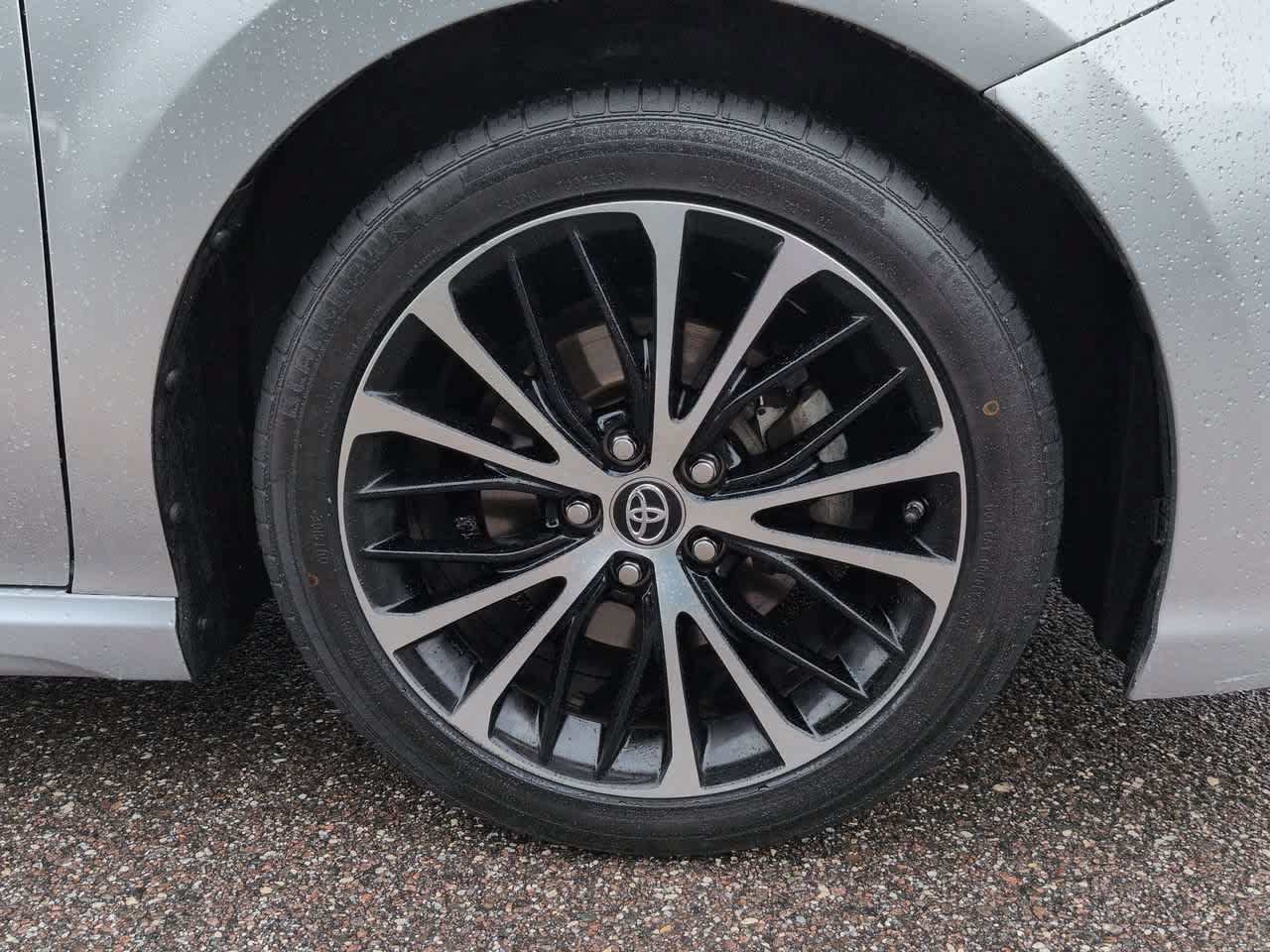 Used 2019 Toyota Camry SE FWD image 11