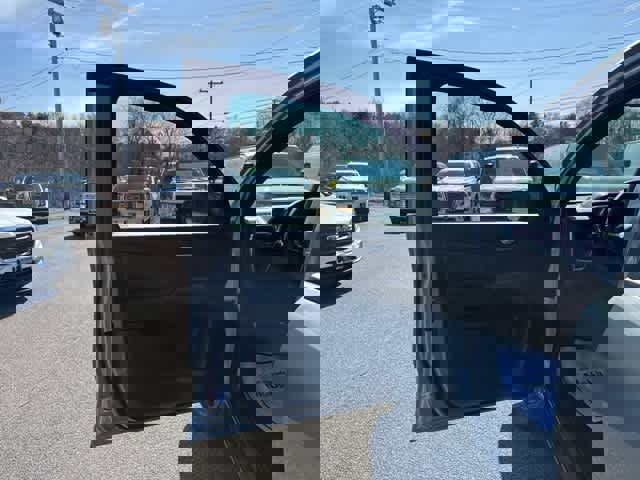 New 2025 GMC Canyon Elevation w/ Convenience Package image 17