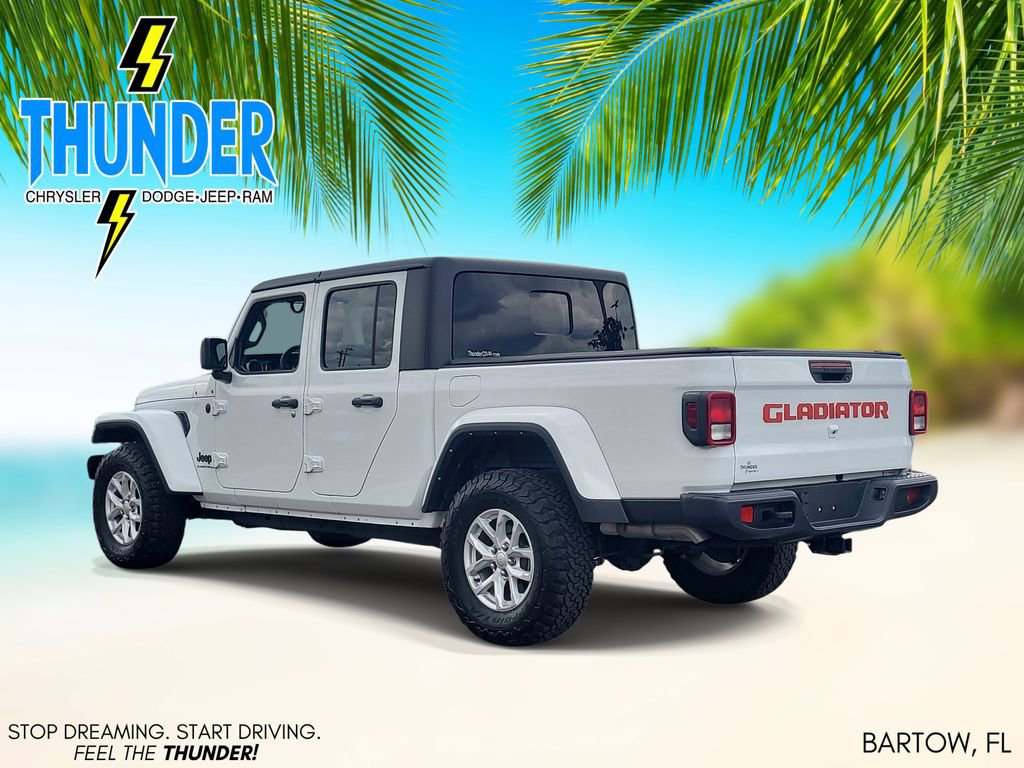 Used 2023 Jeep Gladiator Sport image 3