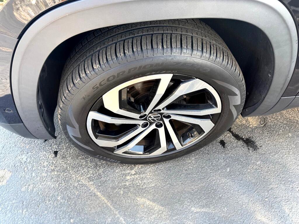 Used 2021 Volkswagen Atlas SEL Premium image 2