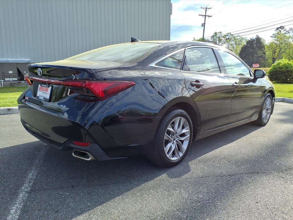 Used 2019 Toyota Avalon XLE w/ Moonroof Package FWD image 4