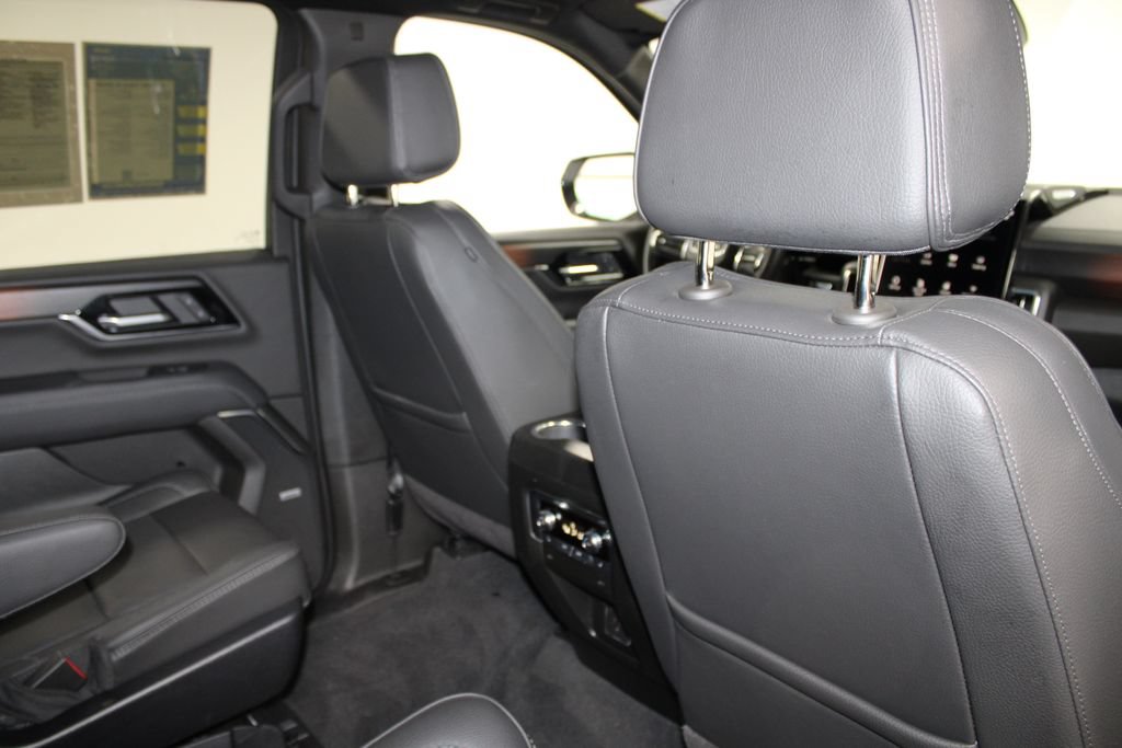 Used 2025 GMC Yukon XL Denali AWD/4WD image 36