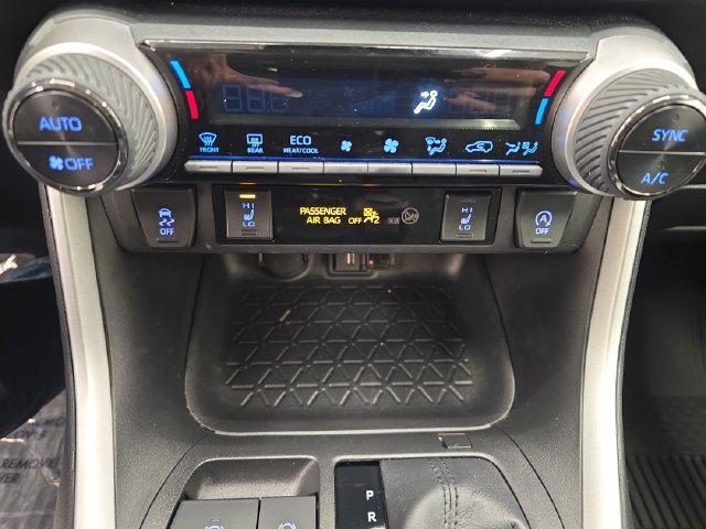 Used 2021 Toyota RAV4 XLE w/ XLE Grade Weather Package AWD/4WD image 23
