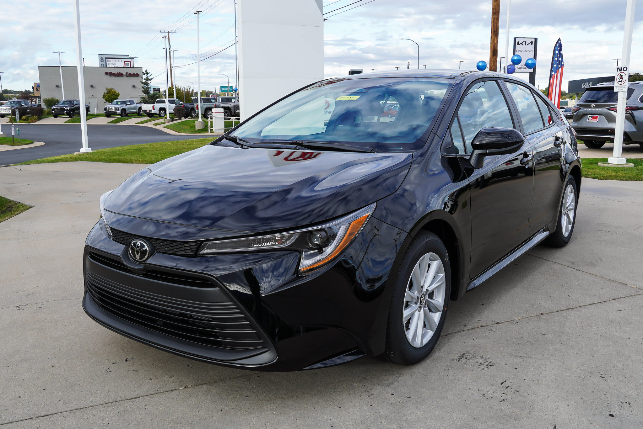 New 2027 Toyota Corolla LE w/ LE Premium Package FWD image 4