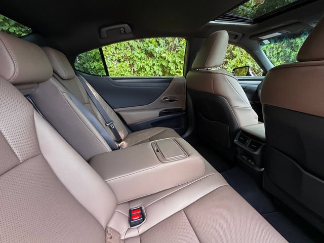 Certified 2025 Lexus ES 300h w/ Premium Package FWD image 33
