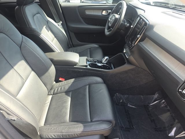 Used 2023 Volvo XC40 B4 Ultimate FWD image 11